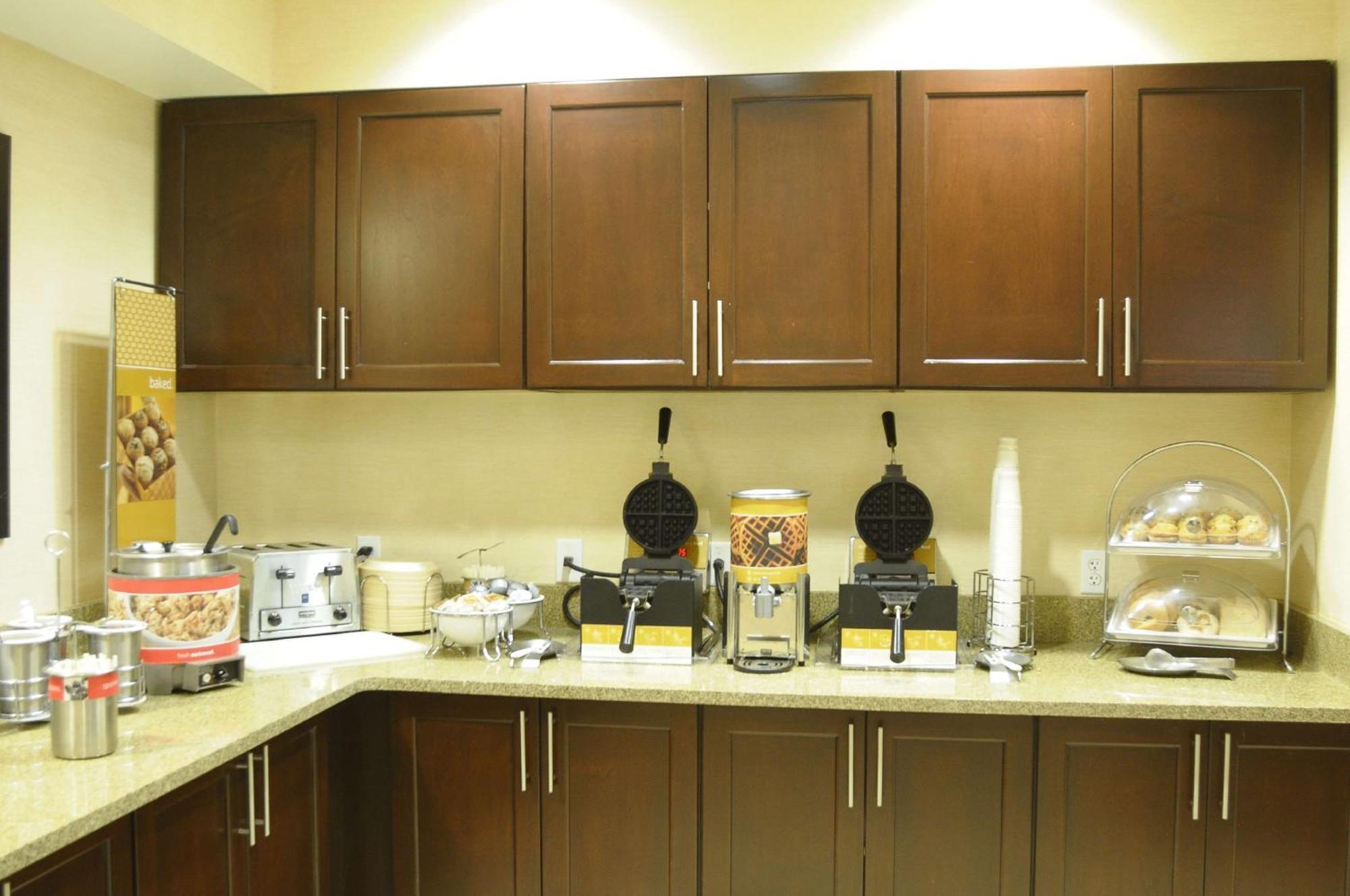 Hampton Inn & Suites Redding Εξωτερικό φωτογραφία