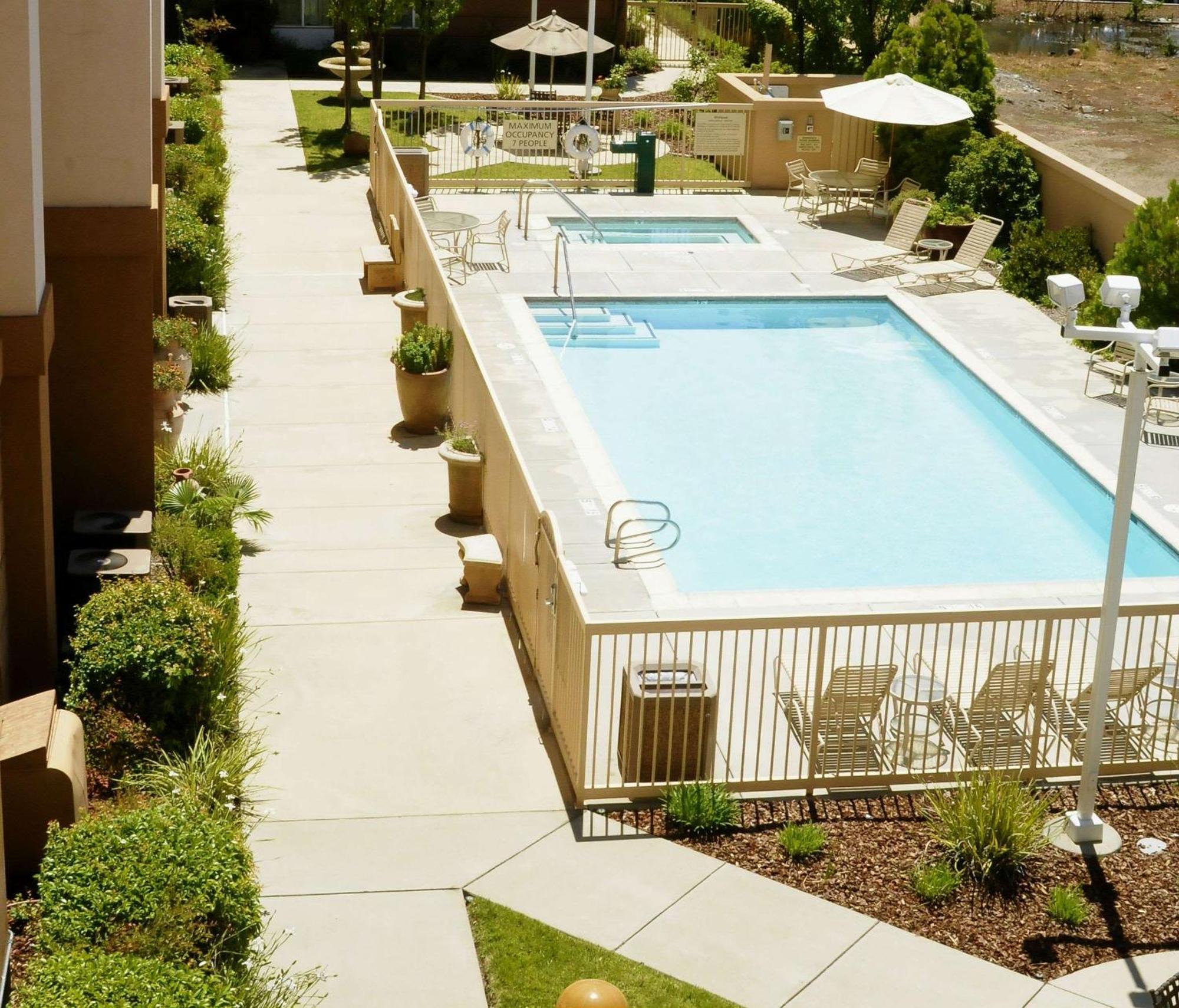 Hampton Inn & Suites Redding Εξωτερικό φωτογραφία