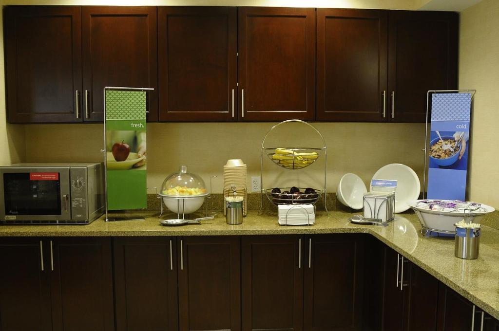 Hampton Inn & Suites Redding Εξωτερικό φωτογραφία