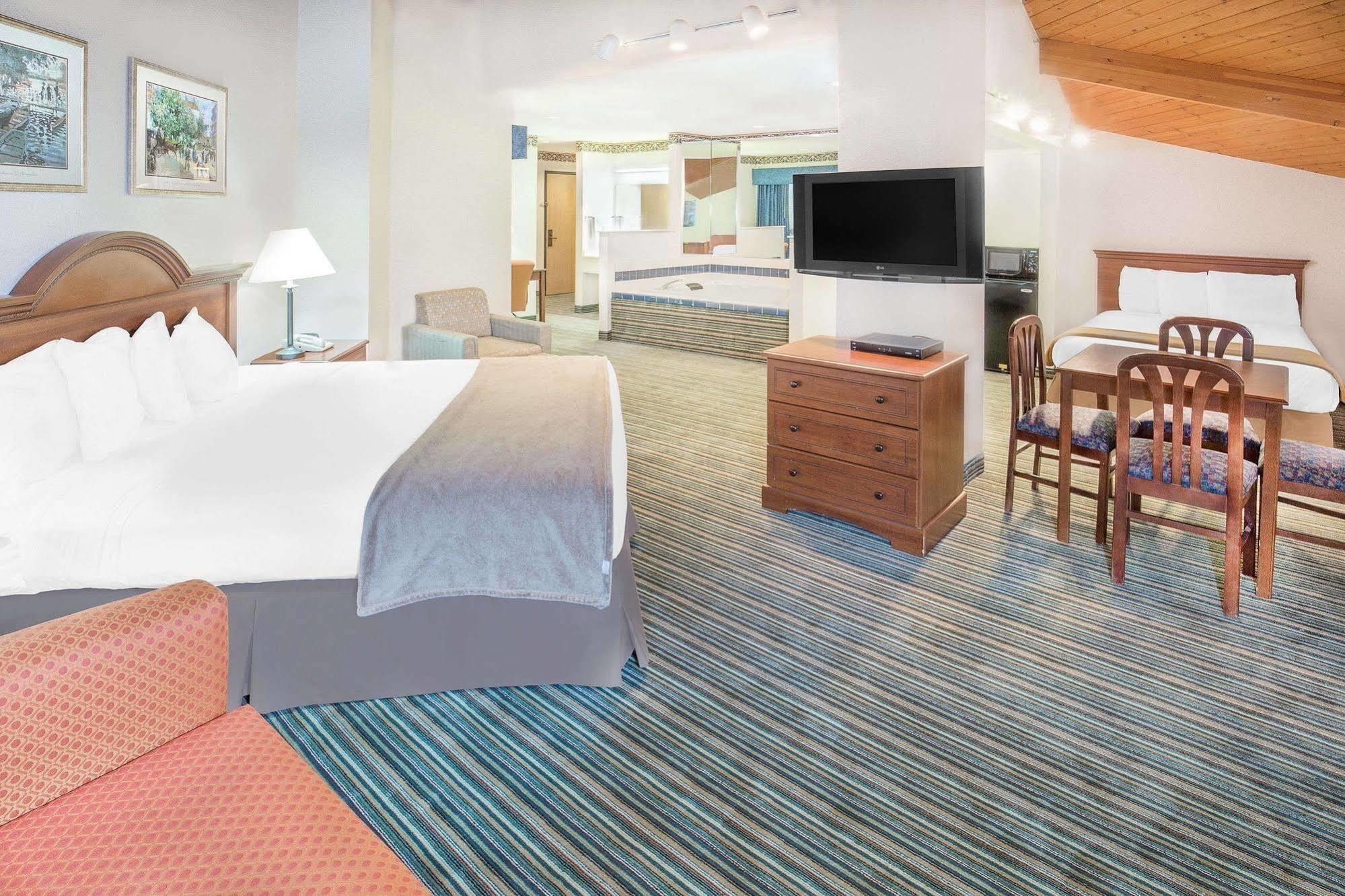 Hampton Inn & Suites Redding Εξωτερικό φωτογραφία
